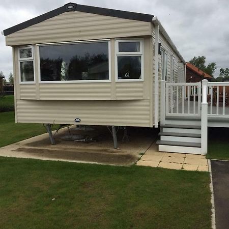 Отель Hot Tub Hols 61 Kingfisher Court Таттершолл Экстерьер фото