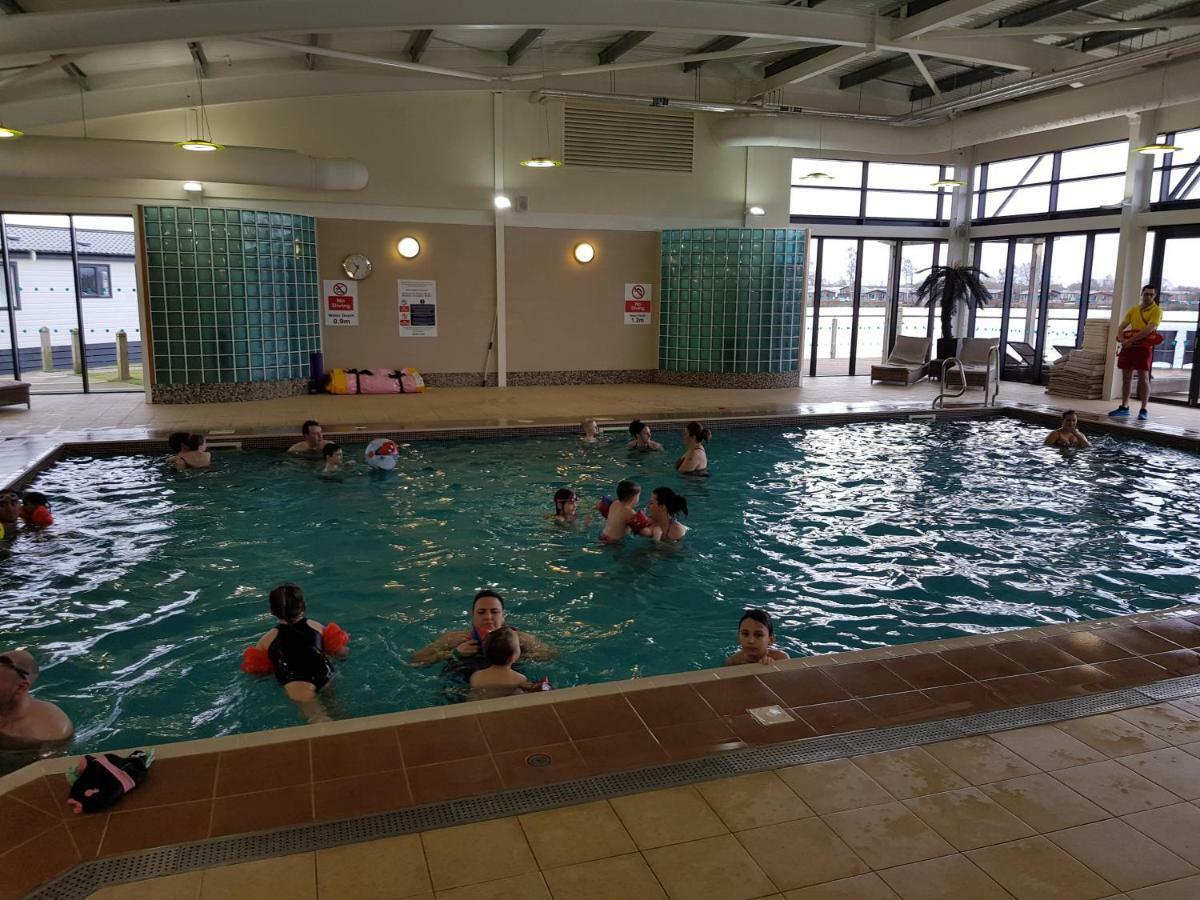 Отель Hot Tub Hols 61 Kingfisher Court Таттершолл Экстерьер фото